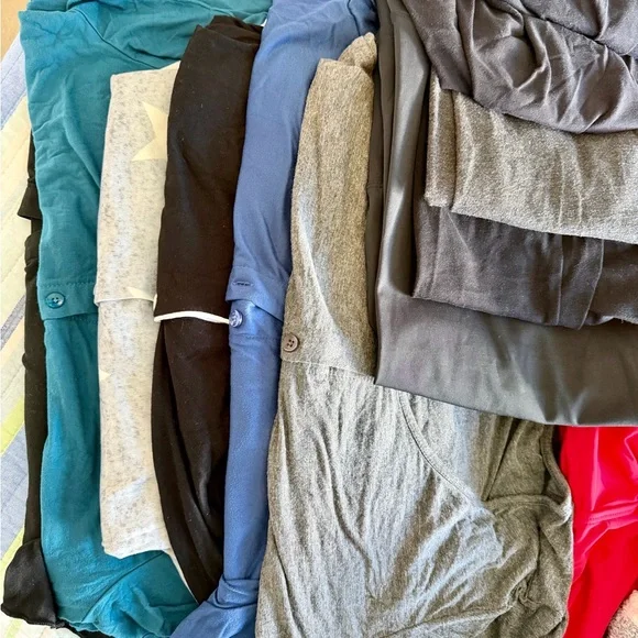 Maternity Clothing Bundle (S–M) – Leggings, Tops, Activewear, Bathrobe & More - Picture 2 of 8